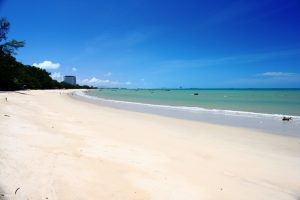 การเดินทางไปหาดพลา