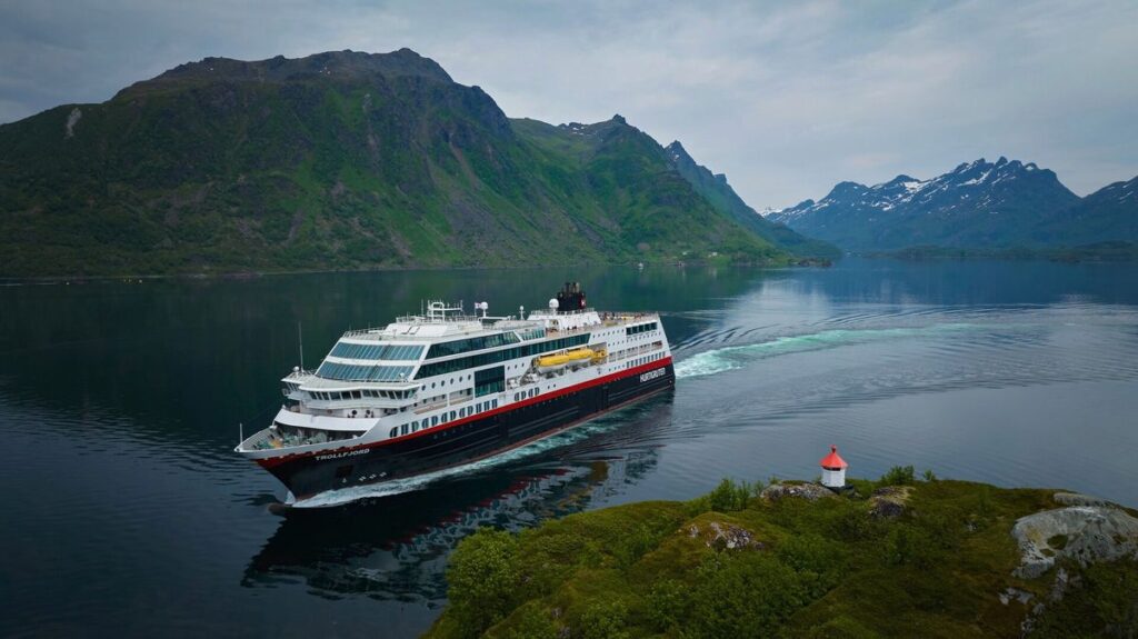 Hurtigruten, ขยายความจุ, ทัวร์เซ็นเซอร์, ซัมเมอร์ 2026