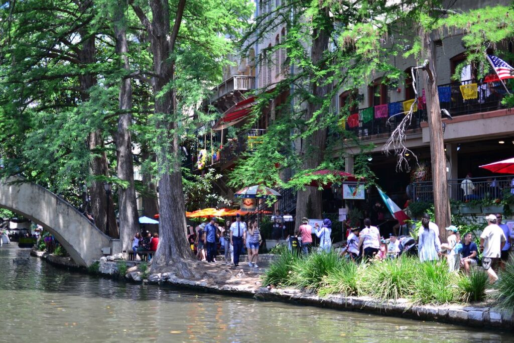 ทางเดินริมน้ำที่ดีที่สุดในสหรัฐอเมริกา