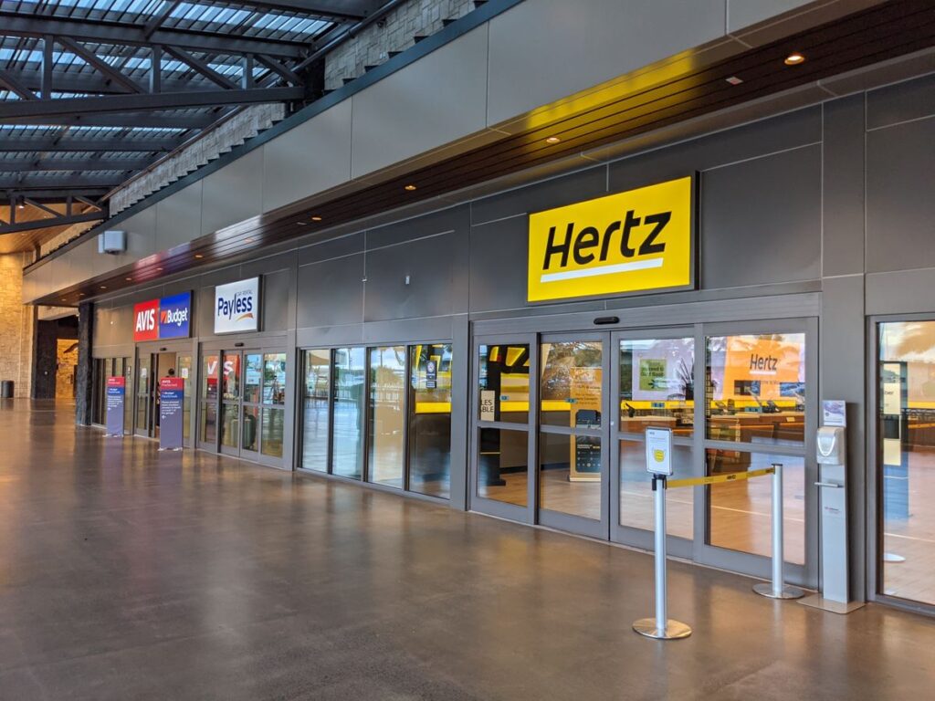 Hertz, Golden Retriever, Gold Squad, สนามบิน